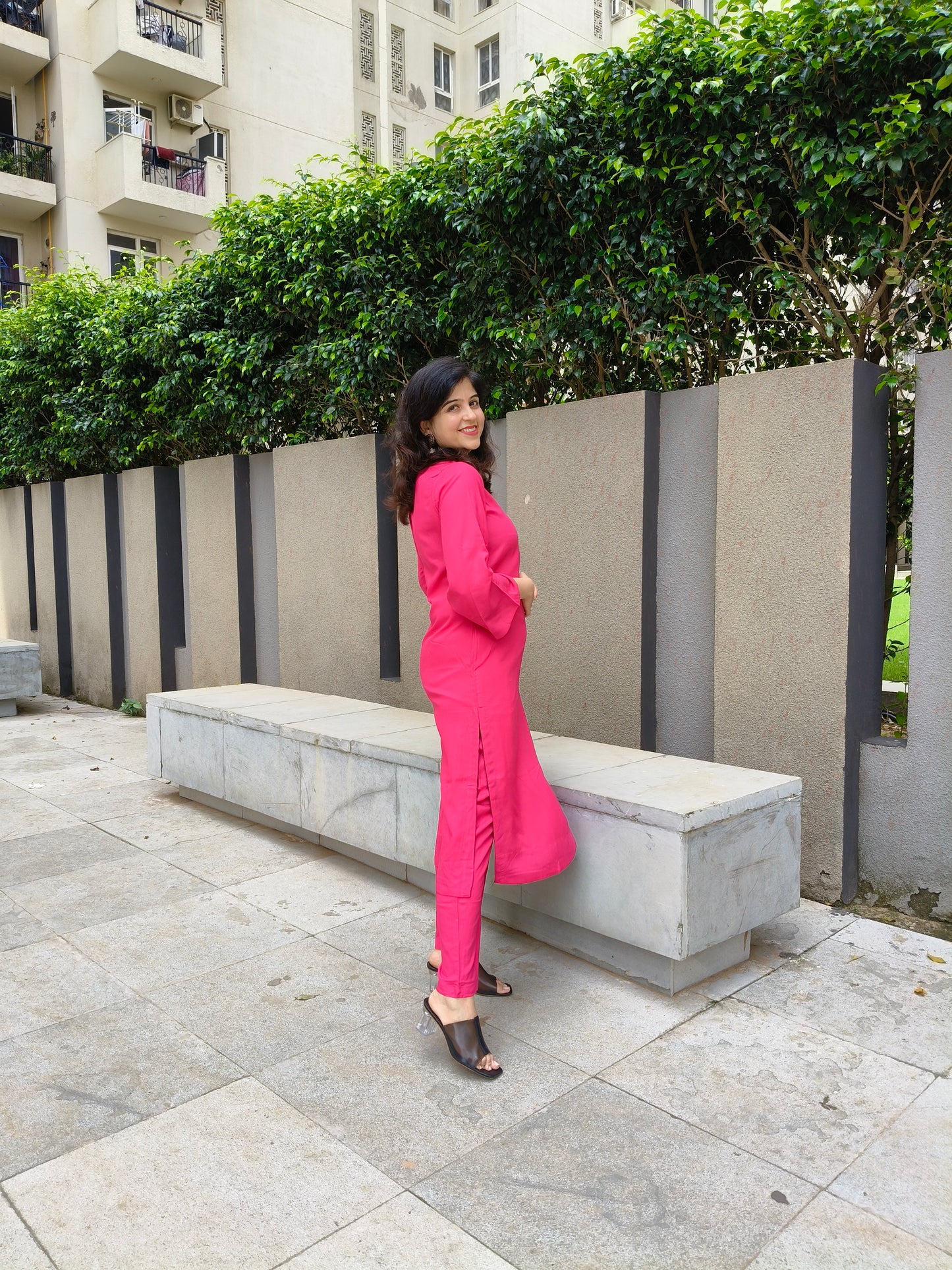 Vastramaniaa Solid Glow Kurta Pant Set