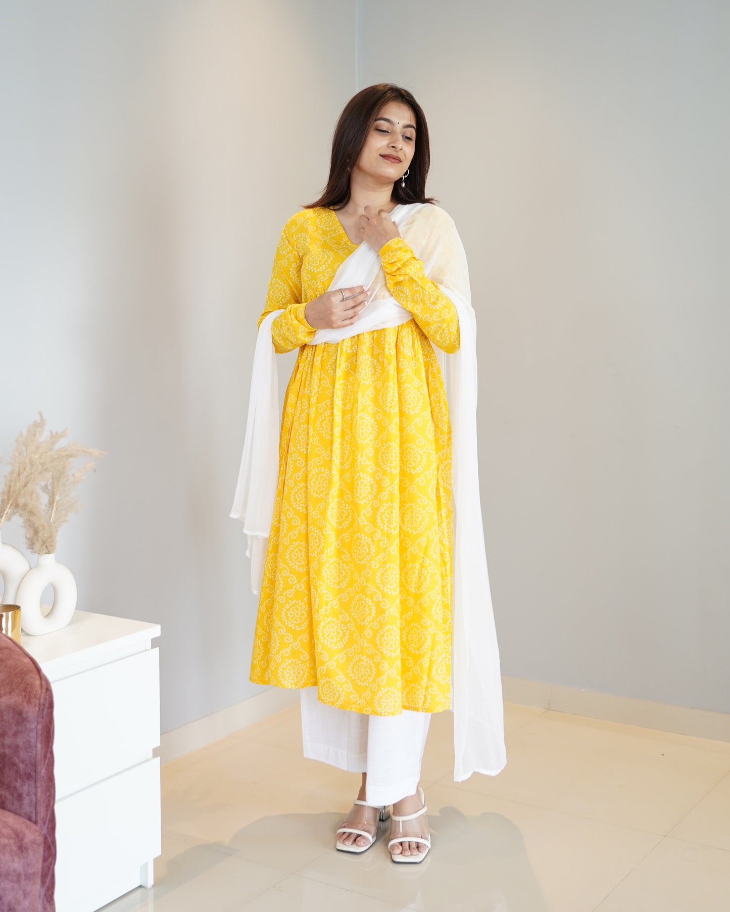 Vastramaniaa Women's Bandhani Printed Yellow Cotton Kurta & White Pant Set With Dupatta