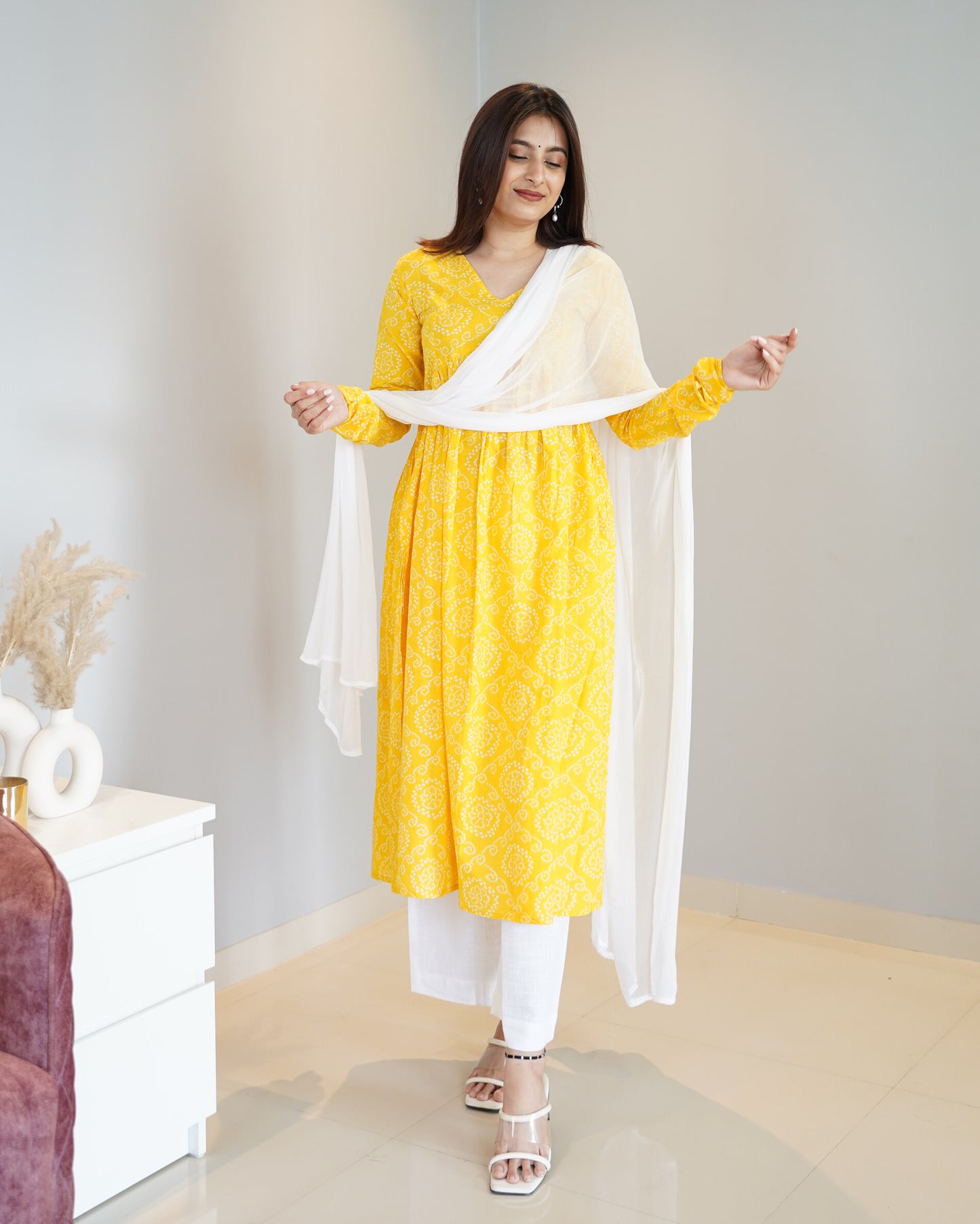 Vastramaniaa Women's Bandhani Printed Yellow Cotton Kurta & White Pant Set With Dupatta