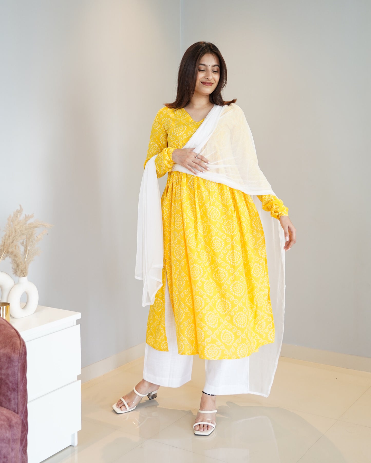 Vastramaniaa Women's Bandhani Printed Yellow Cotton Kurta & White Pant Set With Dupatta