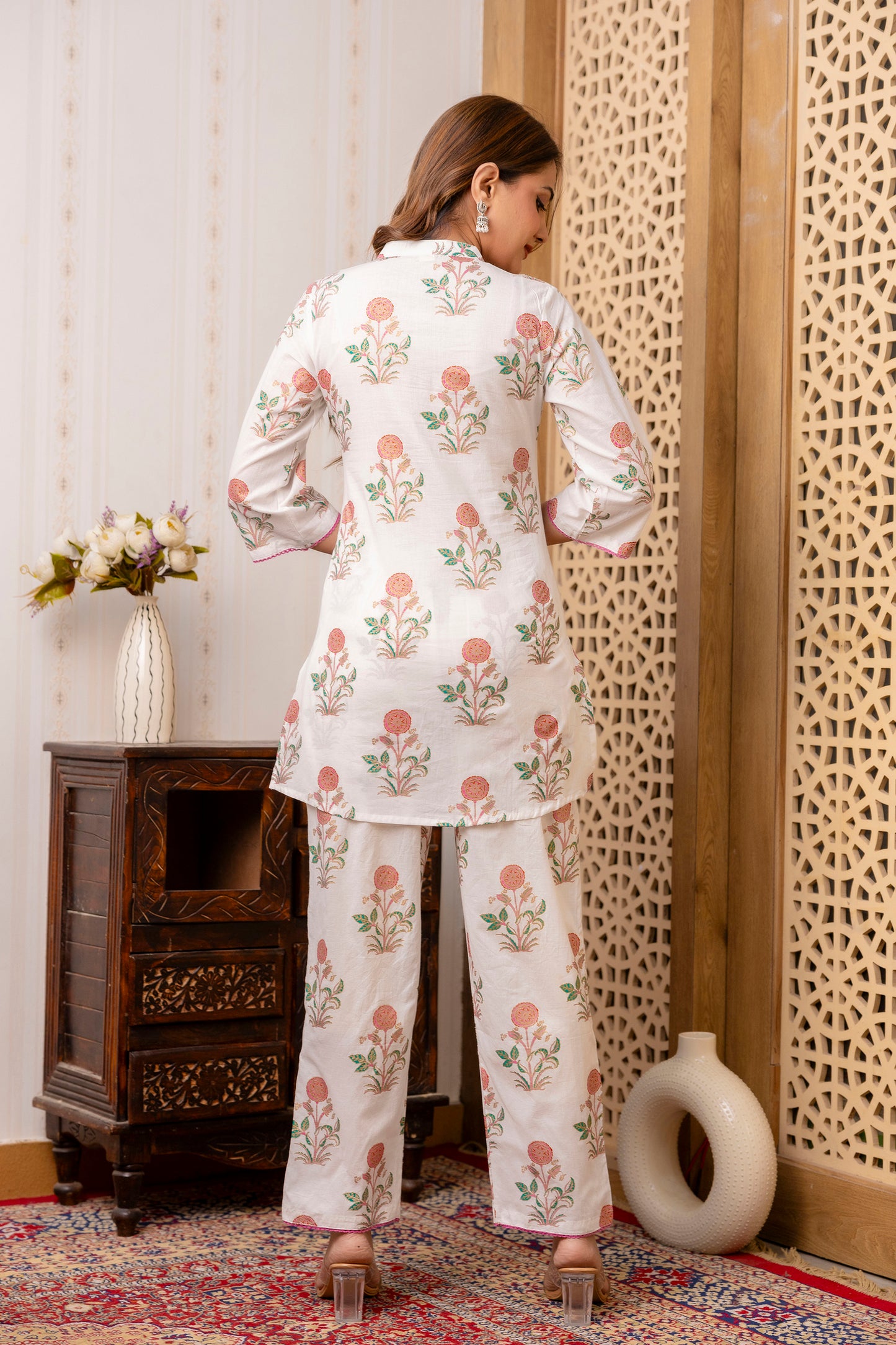Vastramaniaa White Floral Print Co-ord Set with 3/4th Sleeves for Women