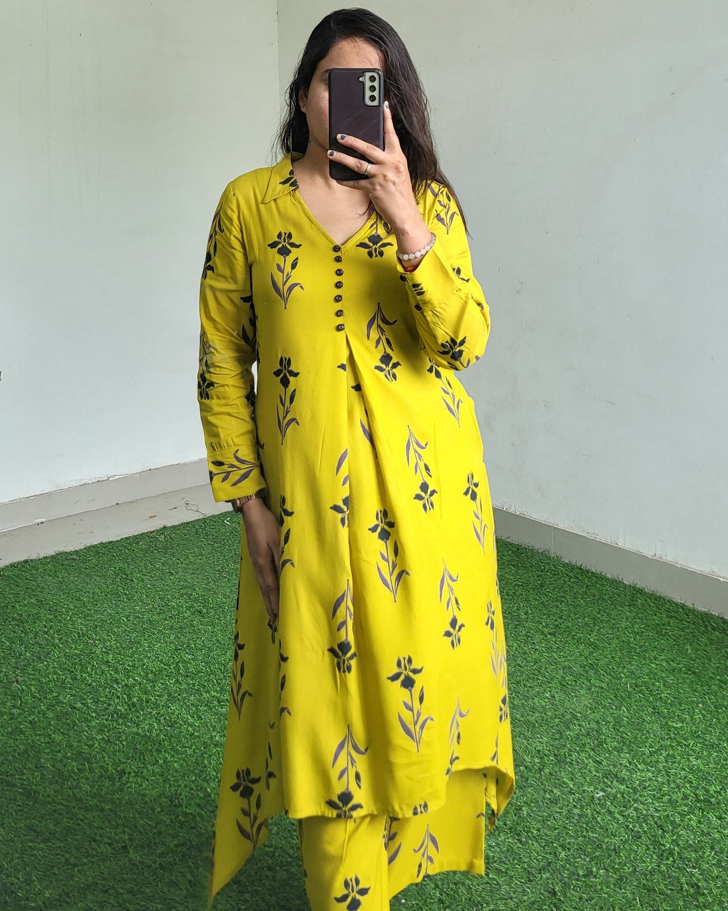 Vastramaniaa Woman's Lemon Green Floral Print Asymmetric Co-Ord Set