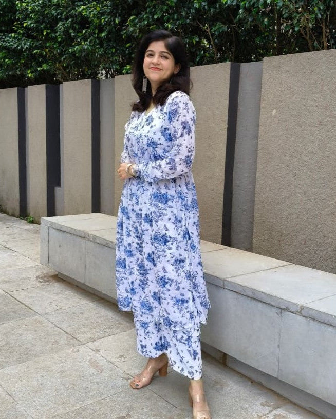 Vastramaniaa Blossom Naira Kurta Pant Set
