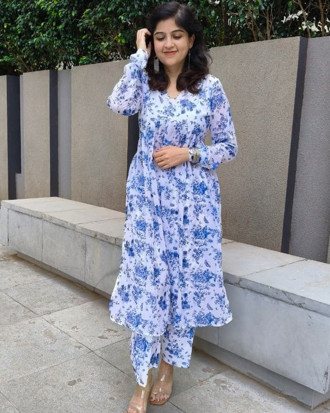 Vastramaniaa Blossom Naira Kurta Pant Set