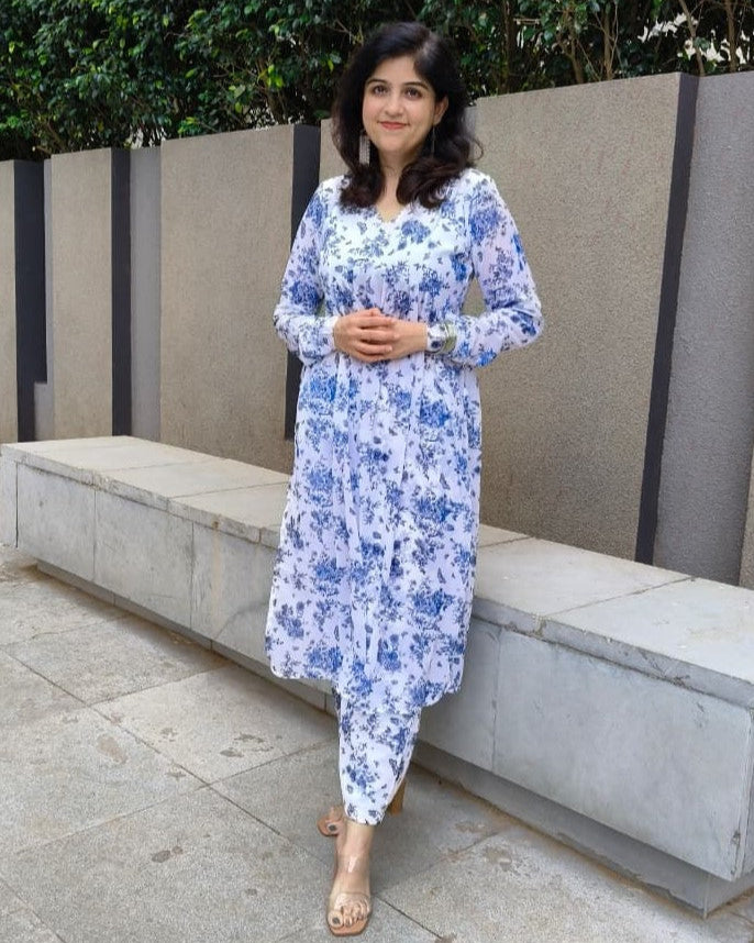 Vastramaniaa Blossom Naira Kurta Pant Set