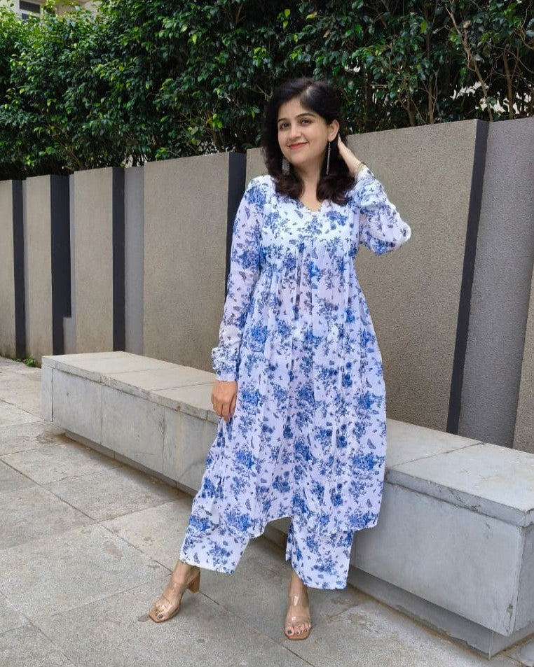 Vastramaniaa Blossom Naira Kurta Pant Set