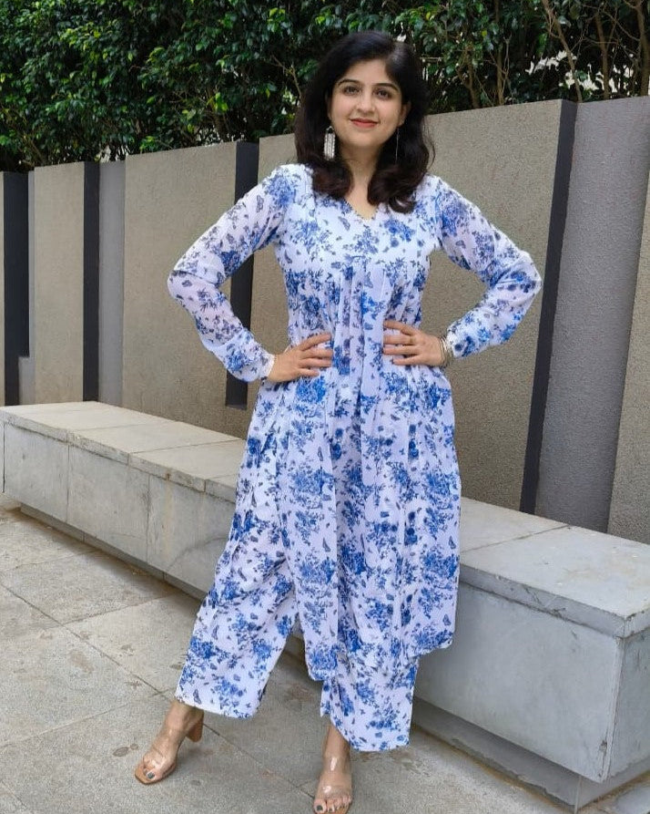 Vastramaniaa Blossom Naira Kurta Pant Set