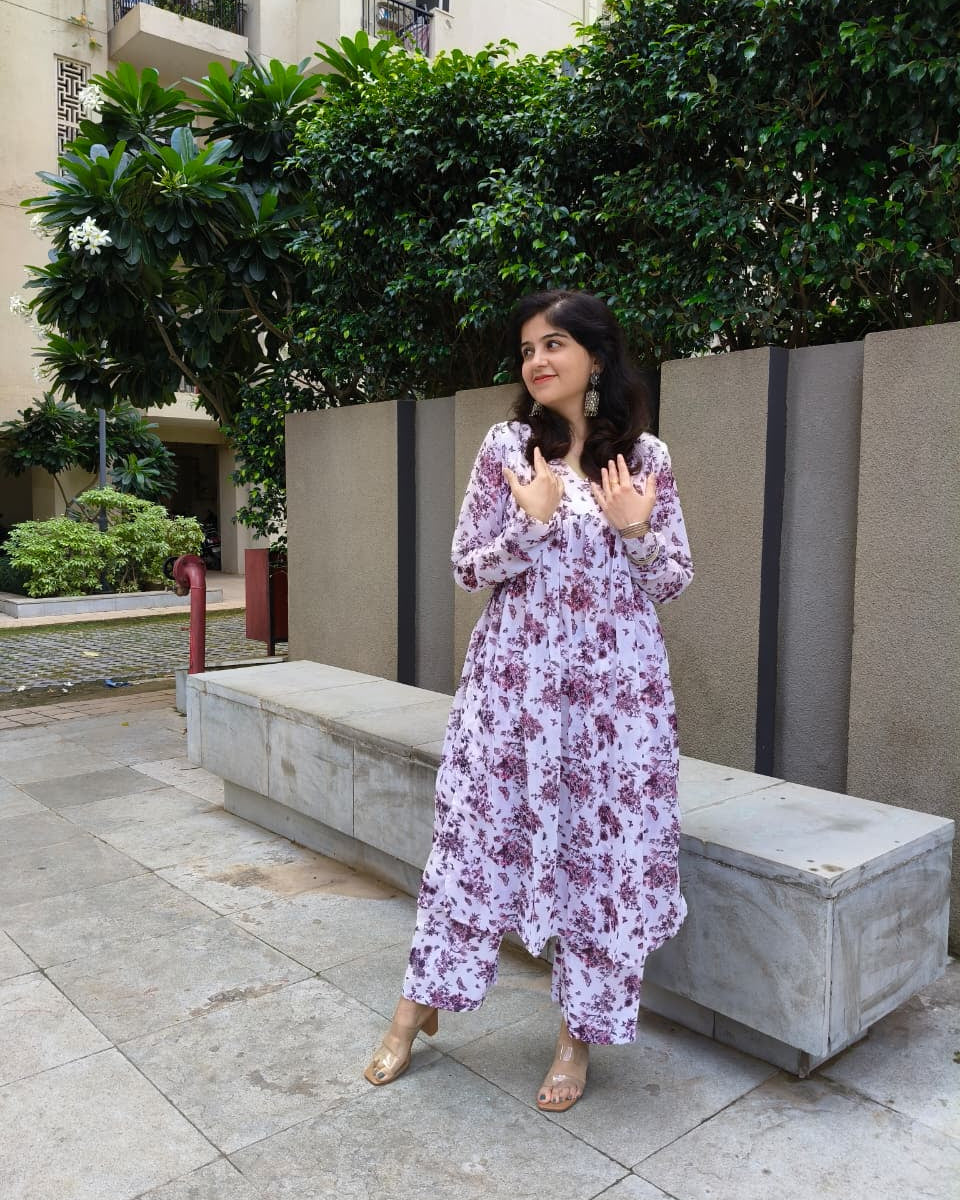 Vastramaniaa Blossom Naira Kurta Pant Set