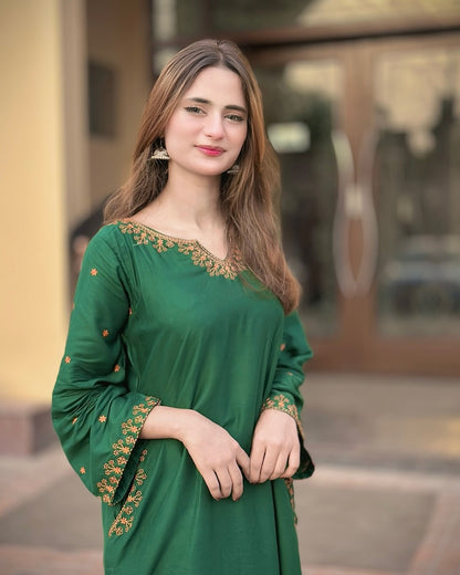 Emerald Green Rayon Embroidered Kurta Set with Pockets