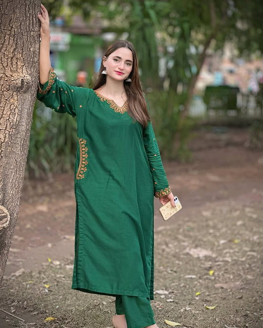 Emerald Green Rayon Embroidered Kurta Set with Pockets