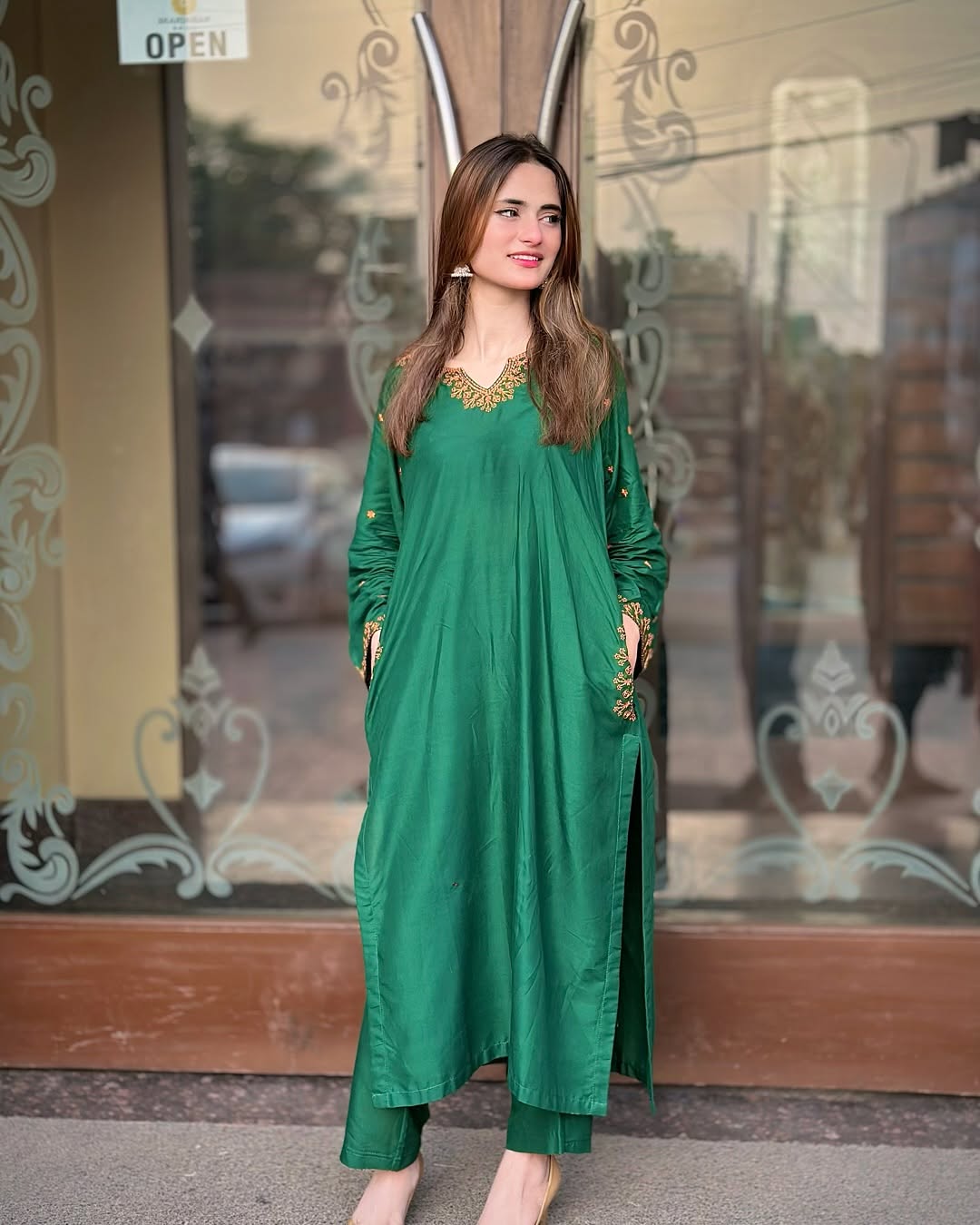 Emerald Green Rayon Embroidered Kurta Set with Pockets
