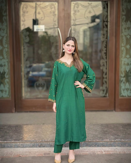 Emerald Green Rayon Embroidered Kurta Set with Pockets