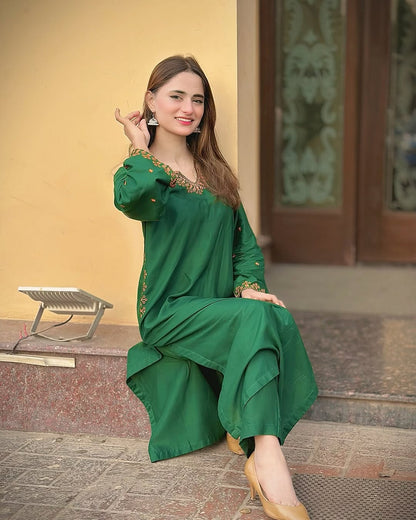Emerald Green Rayon Embroidered Kurta Set with Pockets