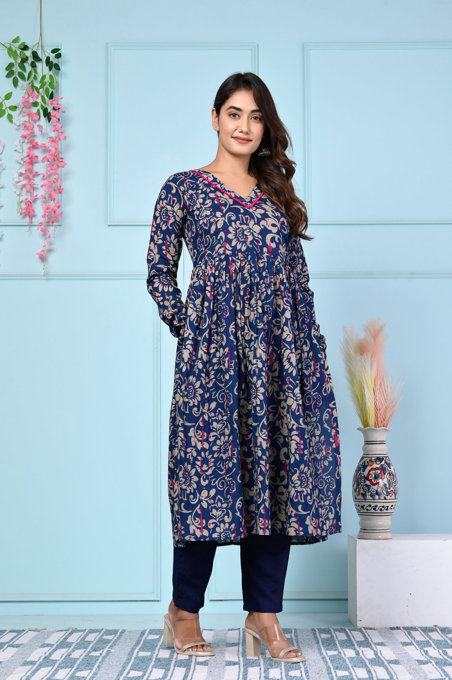 Vastramaniaa Women's Ajrakh Print Cotton Kurta Set