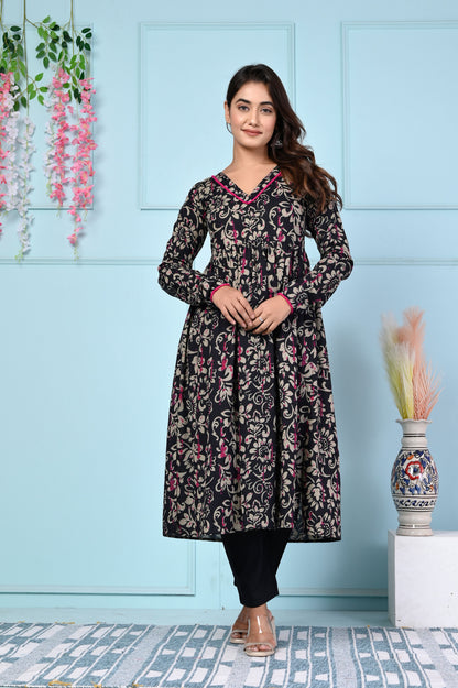 Vastramaniaa Women's Ajrakh Print Cotton Kurta Set