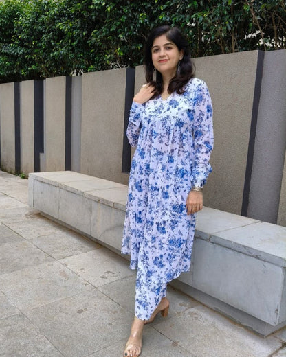 Vastramaniaa Blossom Naira Kurta Pant Set